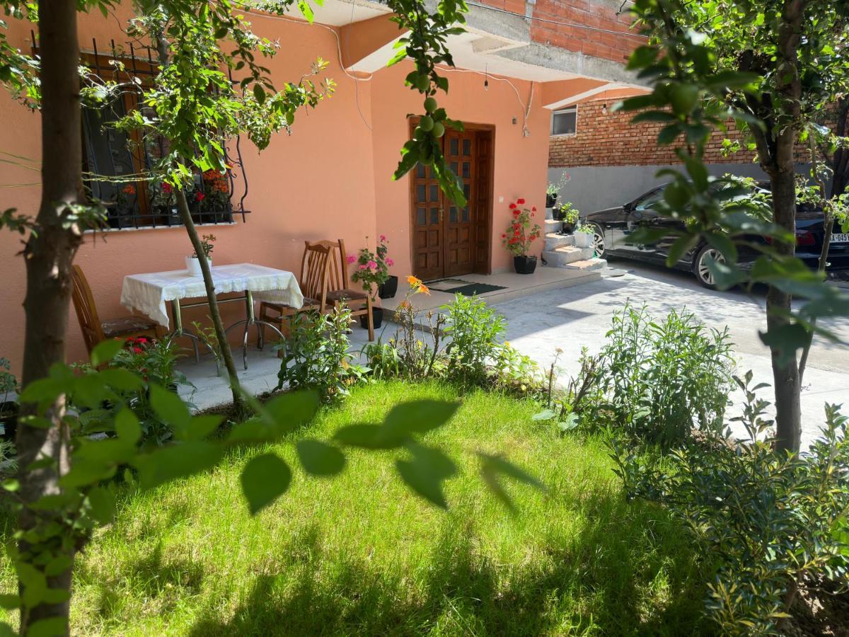 Guri Guest House Pogradec Exterior photo